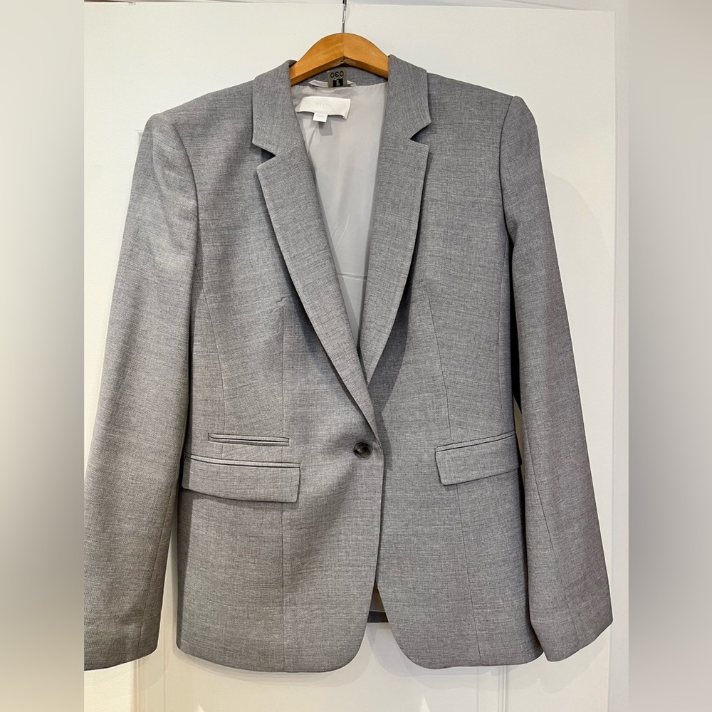 Beautiful BOSS blazer !! Pale grey , easy wear